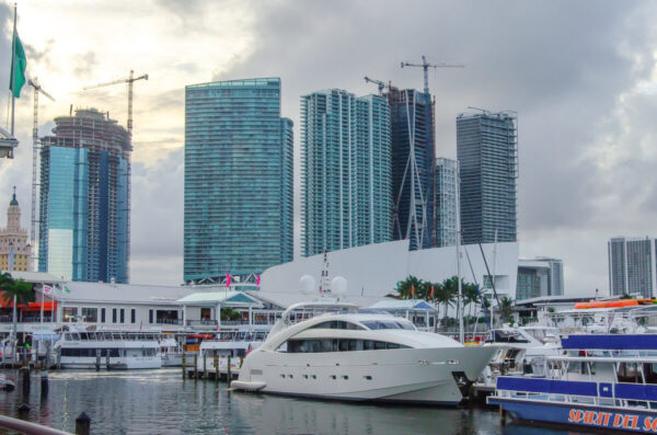 Bateaux dans la marina de Miami