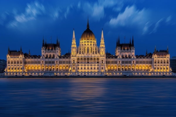 Parlement de nuit à Budapest
