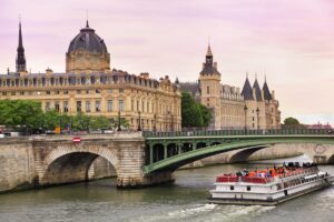 Croisière en bateau-mouche sur la Seine; à Paris
